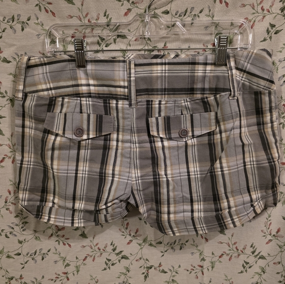 Denim and Plaid Women's Shorts Collection - Picture 9 of 16